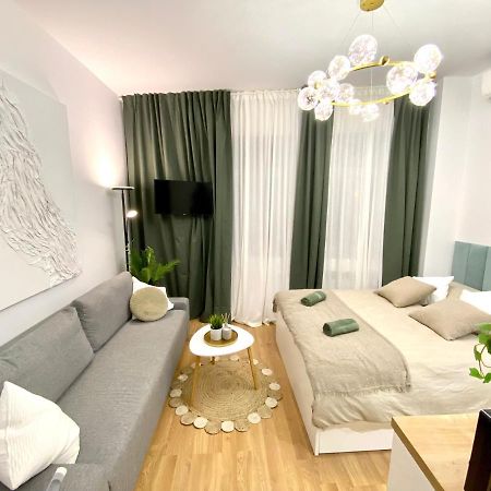 Brand New Design Studio Emerald - Old Town A/C Bratislava Exterior foto