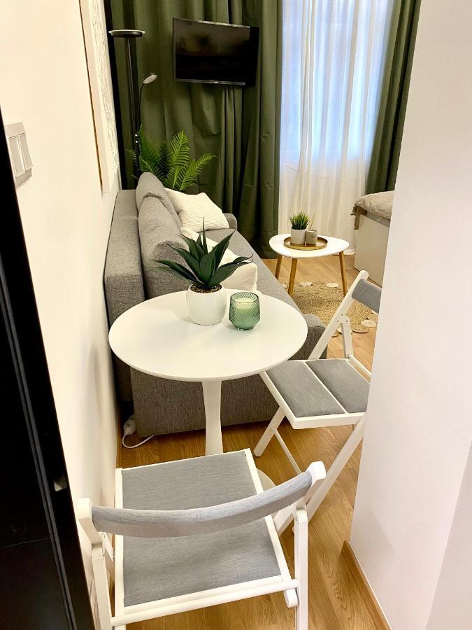 Brand New Design Studio Emerald - Old Town A/C Bratislava Exterior foto