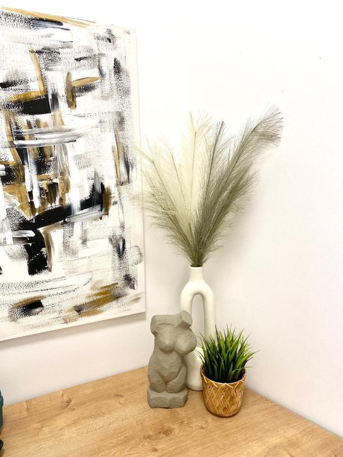 Brand New Design Studio Emerald - Old Town A/C Bratislava Exterior foto